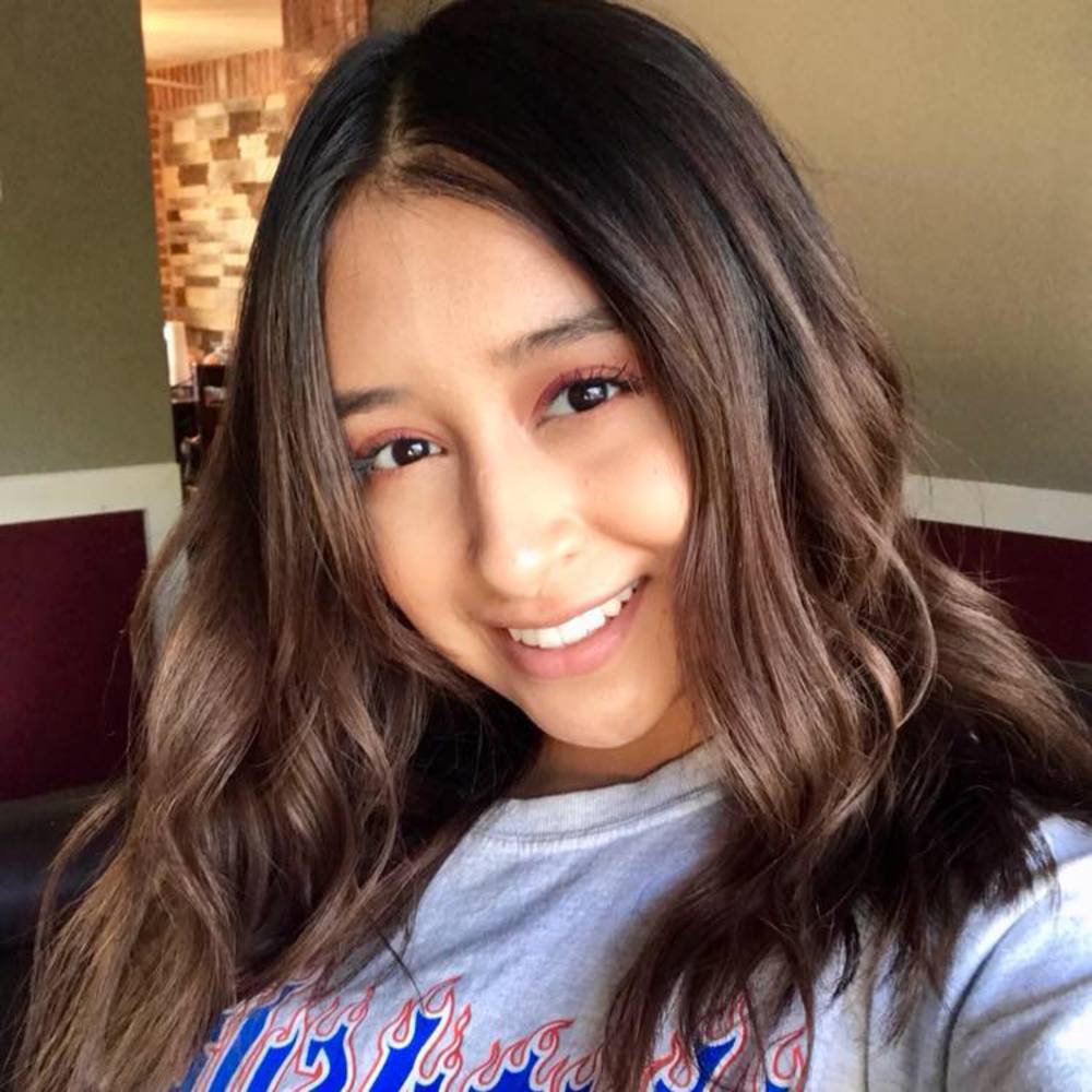 Meet your Posher, Cinthia